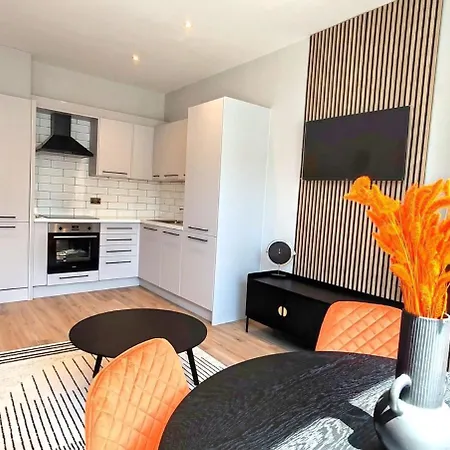 Stunning Modern Apartment Sleeps 4 - 6 Min Walk From Golden Beaches-Free Parking Bournemouth Exterior photo