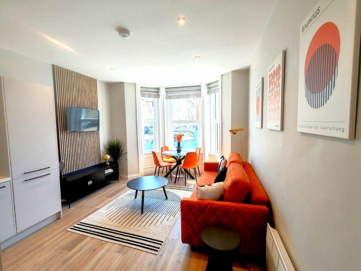 Stunning Modern Sleeps 4 - 6 Min Walk From Golden Beaches-free Parking * Bournemouth